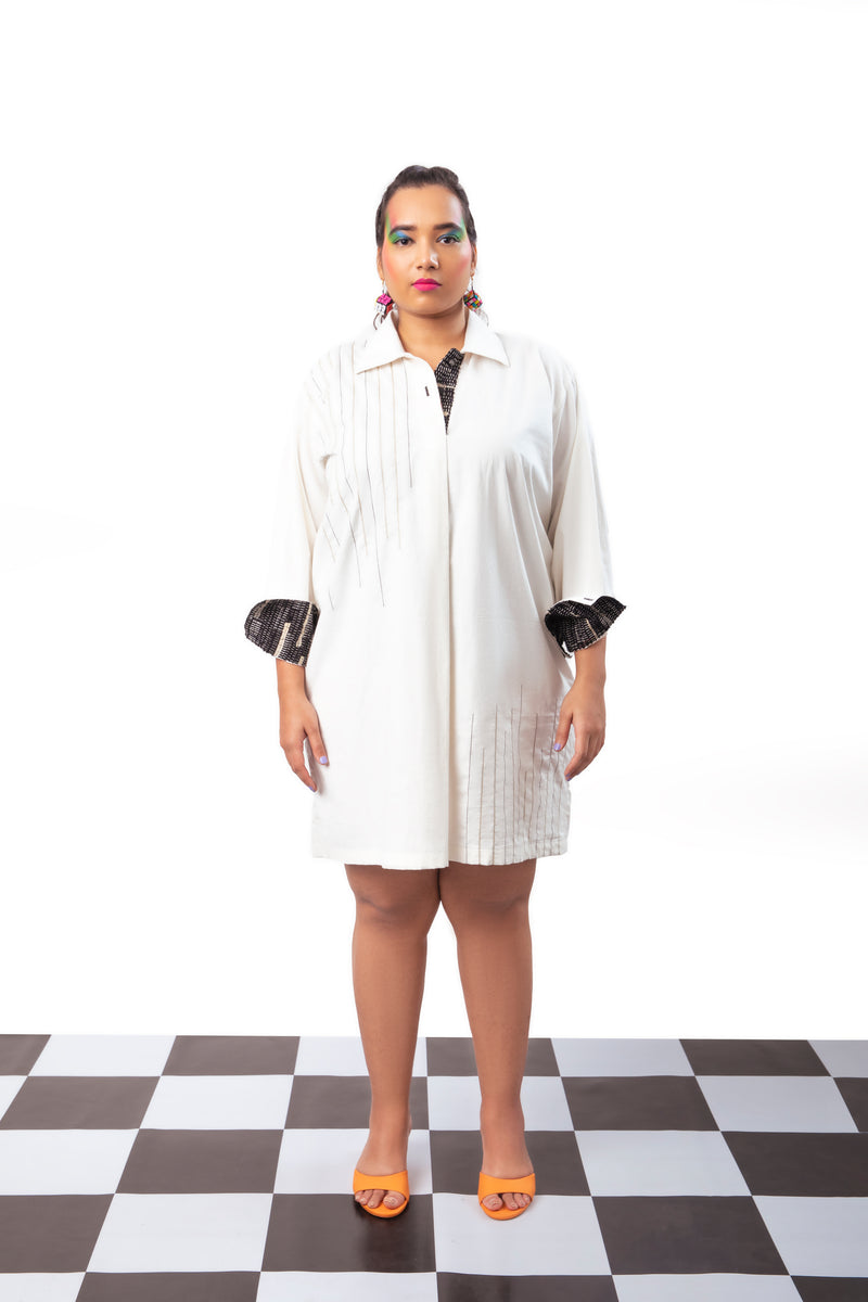 White 'O' black shirt