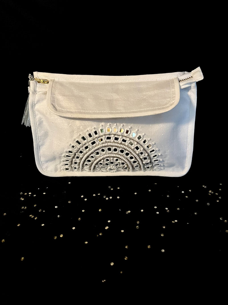 Aaina pouch